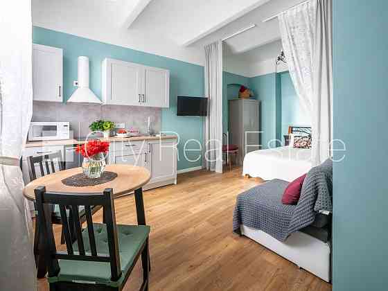 Реновированный дом, лестничная клетка после капитального ремонта, студио, кухня Rīga