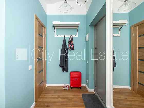 Реновированный дом, лестничная клетка после капитального ремонта, студио, кухня Rīga