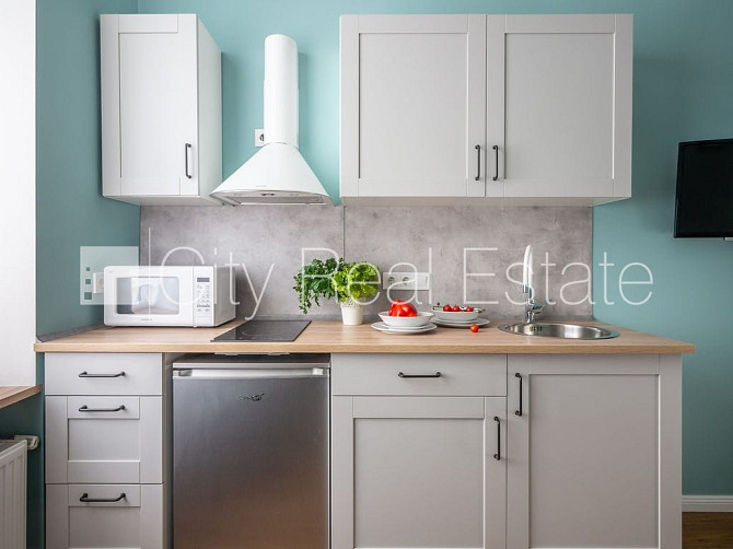 Реновированный дом, лестничная клетка после капитального ремонта, студио, кухня Рига - изображение 4