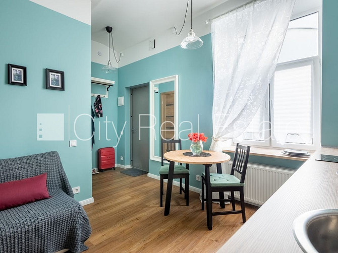 Реновированный дом, лестничная клетка после капитального ремонта, студио, кухня Рига - изображение 5