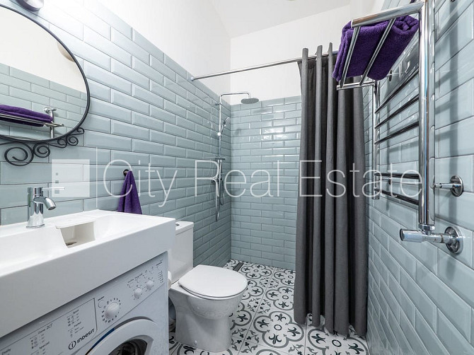 Реновированный дом, лестничная клетка после капитального ремонта, студио, кухня Рига - изображение 7