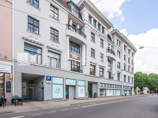 Реновированный дом, лестничная клетка после капитального ремонта, студио, кухня Рига - изображение 10