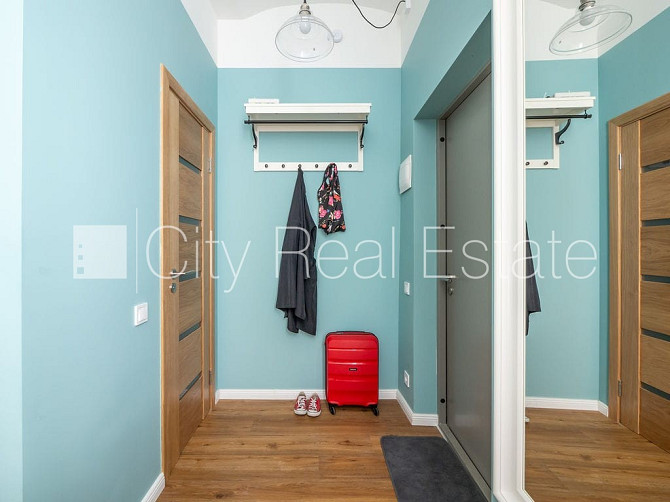 Реновированный дом, лестничная клетка после капитального ремонта, студио, кухня Рига - изображение 6