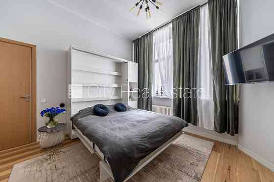 Реновированный дом, закрытый двор, вход со двора, лестничная клетка после Rīga