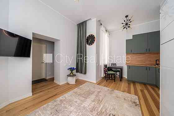 Реновированный дом, закрытый двор, вход со двора, лестничная клетка после Rīga