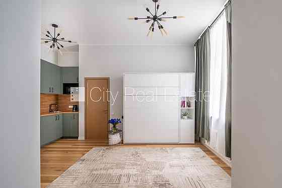 Реновированный дом, закрытый двор, вход со двора, лестничная клетка после Rīga