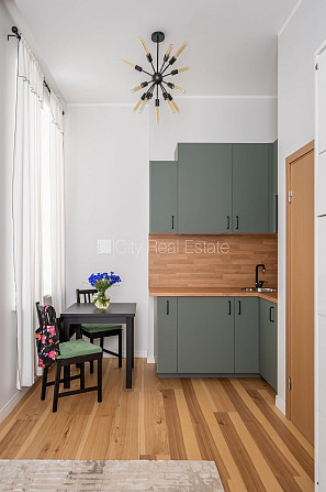 Реновированный дом, закрытый двор, вход со двора, лестничная клетка после Рига - изображение 4