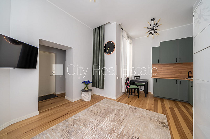 Реновированный дом, закрытый двор, вход со двора, лестничная клетка после Рига - изображение 3