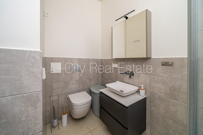 Реновированный дом, закрытый двор, вход со двора, лестничная клетка после Рига - изображение 7