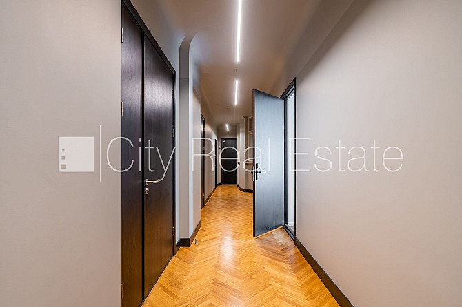 Реновированный дом, студио, кухня объединена с комнатой, центральное отопление, Рига - изображение 12