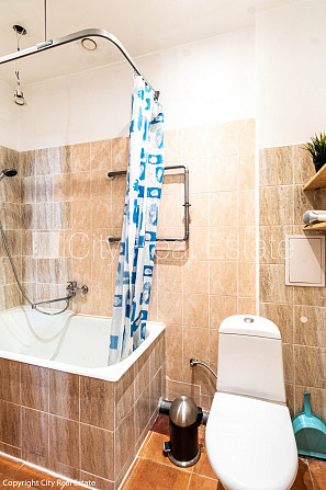 Дом во дворе, охраняемый двор, вход со двора, лифт, одна изолированная комната, Рига - изображение 13