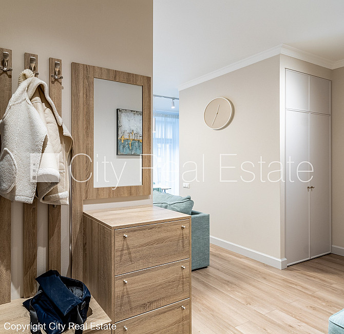 Фасадный дом, закрытый двор, вход со двора, французский балкон, окна выходят в обе Рига - изображение 16