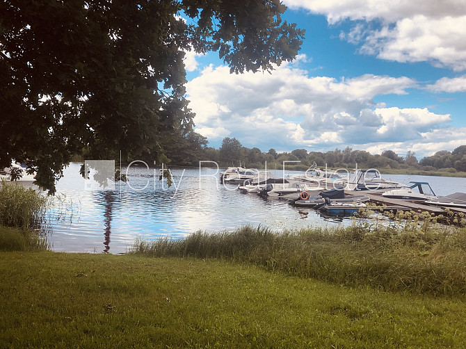 Новостройка, благоустроенная озеленённая территория, широкий вид из окна, Рига - изображение 8