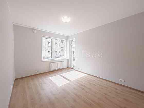 Новостройка, благоустроенный озеленённый двор, гараж на одну машину, лифт, Рига