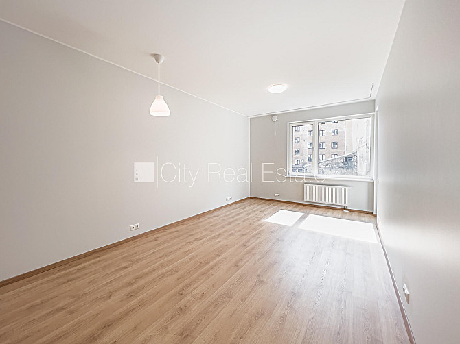 Новостройка, благоустроенный озеленённый двор, гараж на одну машину, лифт, Рига - изображение 5