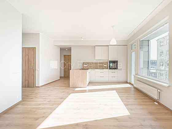 Новостройка, благоустроенный озеленённый двор, гараж на одну машину, лифт, Rīga