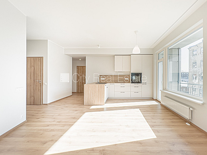 Jaunceltne, labiekārtots apzaļumots pagalms, garāža vienai automašīnai, ir lifts, balkons, Rīga - foto 4