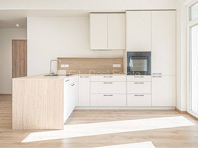 Jaunceltne, labiekārtots apzaļumots pagalms, garāža vienai automašīnai, ir lifts, balkons, Rīga - foto 2