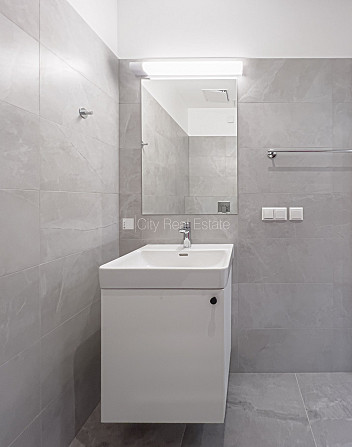 Jaunceltne, labiekārtots apzaļumots pagalms, garāža vienai automašīnai, ir lifts, balkons, Rīga - foto 16