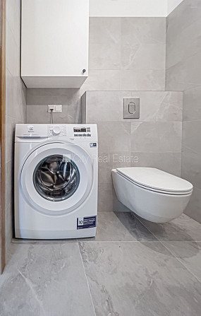 Jaunceltne, labiekārtots apzaļumots pagalms, garāža vienai automašīnai, ir lifts, balkons, Rīga - foto 14