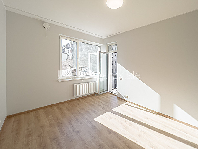 Jaunceltne, labiekārtots apzaļumots pagalms, garāža vienai automašīnai, ir lifts, balkons, Rīga - foto 7