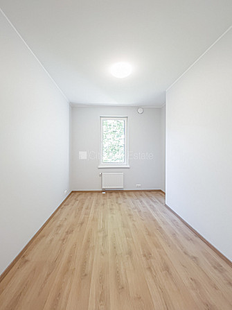 Jaunceltne, labiekārtots apzaļumots pagalms, garāža vienai automašīnai, ir lifts, balkons, Rīga - foto 13