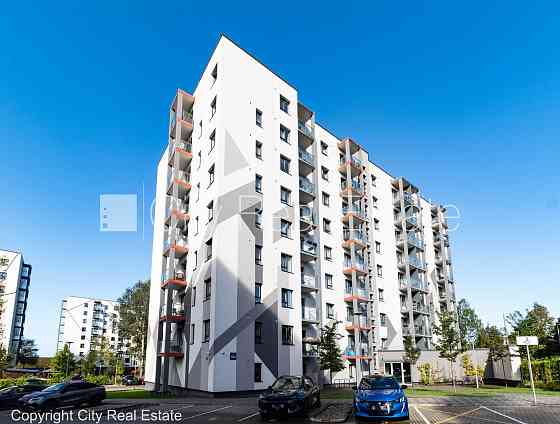 Новостройка, фасадный дом, благоустроенный озеленённый двор, территория Рига