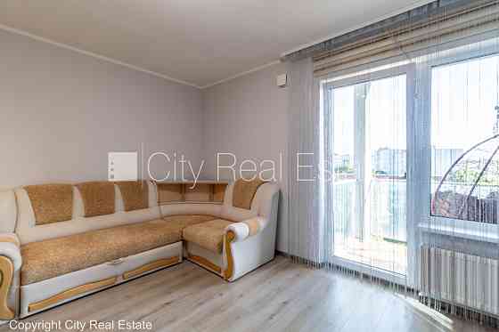 Новостройка, фасадный дом, благоустроенный озеленённый двор, территория Рига