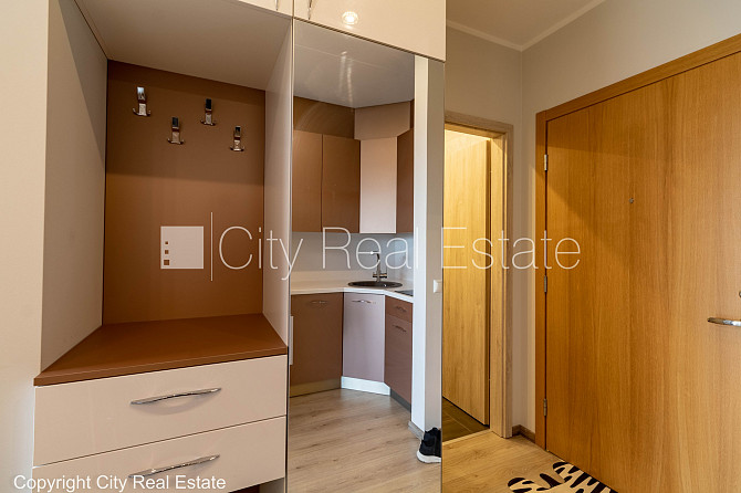 Новостройка, фасадный дом, благоустроенный озеленённый двор, территория Рига - изображение 13