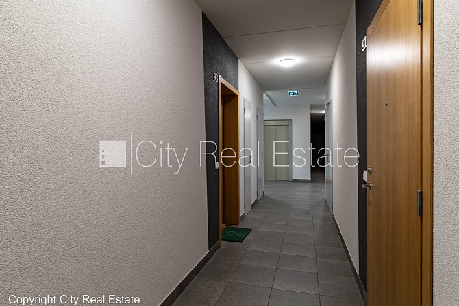 Новостройка, фасадный дом, благоустроенный озеленённый двор, территория Рига - изображение 18