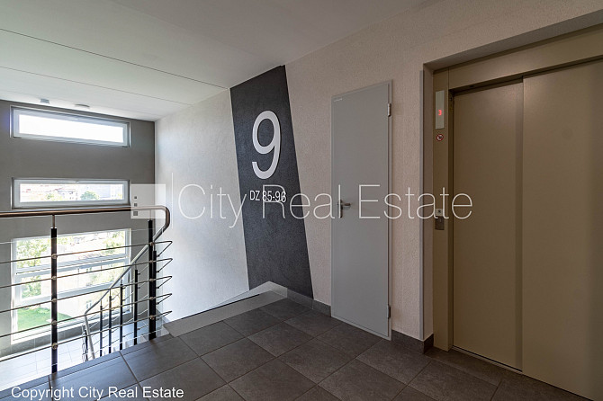 Новостройка, фасадный дом, благоустроенный озеленённый двор, территория Рига - изображение 19