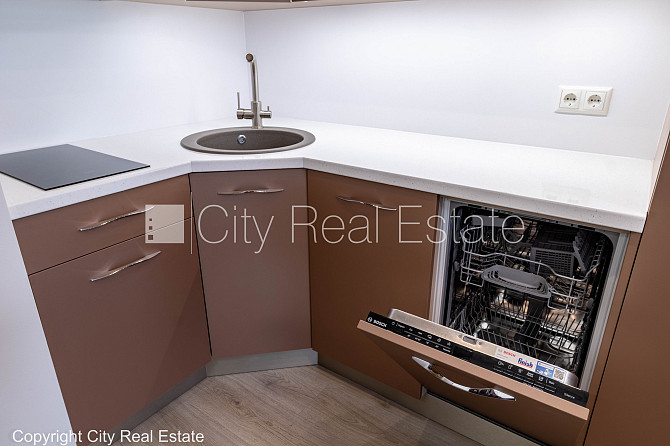 Новостройка, фасадный дом, благоустроенный озеленённый двор, территория Рига - изображение 12