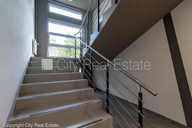 Новостройка, фасадный дом, благоустроенный озеленённый двор, территория Рига - изображение 20