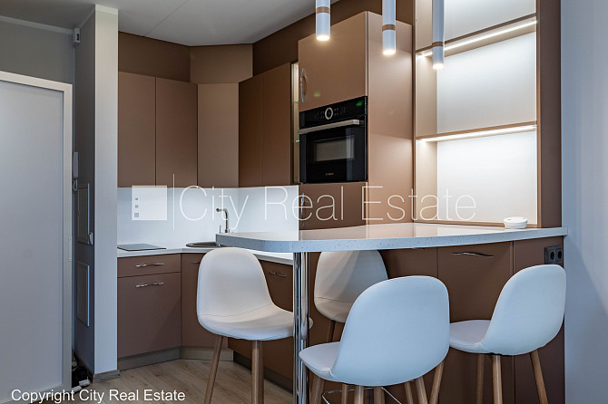 Новостройка, фасадный дом, благоустроенный озеленённый двор, территория Рига - изображение 1