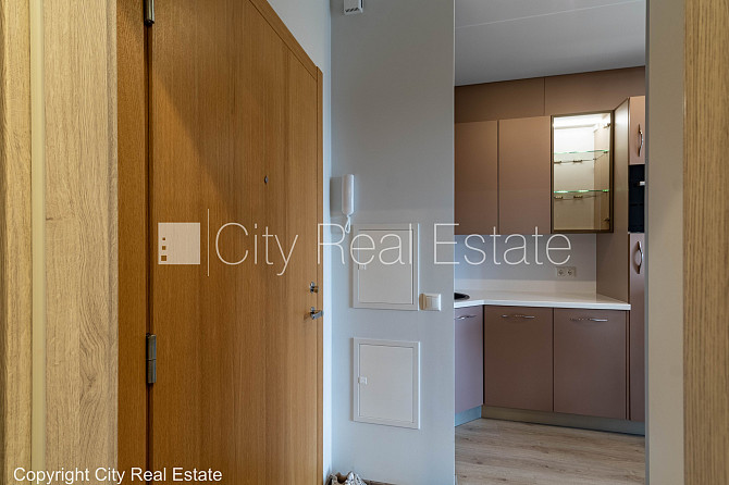 Новостройка, фасадный дом, благоустроенный озеленённый двор, территория Рига - изображение 17