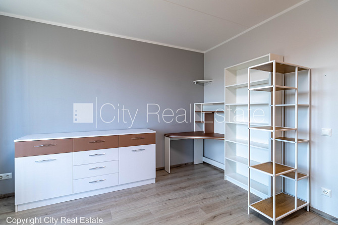 Новостройка, фасадный дом, благоустроенный озеленённый двор, территория Рига - изображение 8