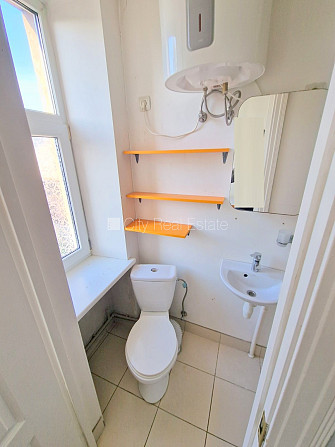 Zeme īpašumā, fasādes māja, ieeja no ielas, ir lifts, lodžija, logi vērsti uz pagalma pusi, Rīga - foto 15