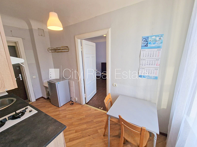 Zeme īpašumā, fasādes māja, ieeja no ielas, ir lifts, lodžija, logi vērsti uz pagalma pusi, Rīga - foto 8