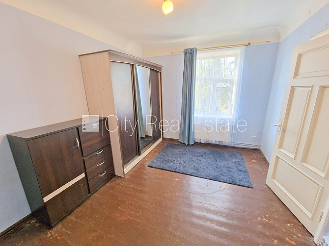 Zeme īpašumā, fasādes māja, ieeja no ielas, ir lifts, lodžija, logi vērsti uz pagalma pusi, Rīga - foto 11