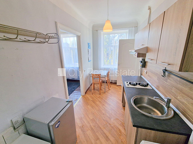 Zeme īpašumā, fasādes māja, ieeja no ielas, ir lifts, lodžija, logi vērsti uz pagalma pusi, Rīga - foto 6