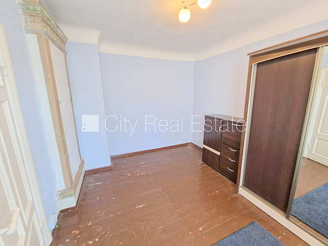 Zeme īpašumā, fasādes māja, ieeja no ielas, ir lifts, lodžija, logi vērsti uz pagalma pusi, Rīga - foto 10