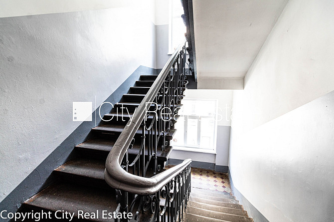 Zeme īpašumā, fasādes māja, ieeja no ielas, ir lifts, lodžija, logi vērsti uz pagalma pusi, Rīga - foto 17