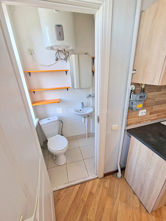 Zeme īpašumā, fasādes māja, ieeja no ielas, ir lifts, lodžija, logi vērsti uz pagalma pusi, Rīga - foto 14