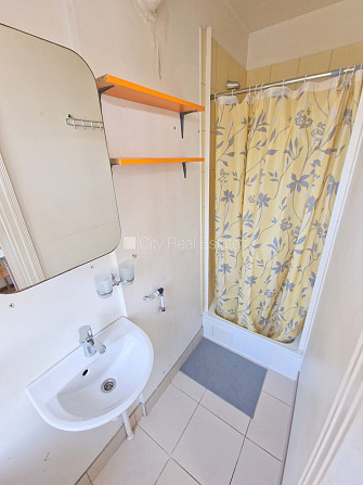 Zeme īpašumā, fasādes māja, ieeja no ielas, ir lifts, lodžija, logi vērsti uz pagalma pusi, Rīga - foto 16