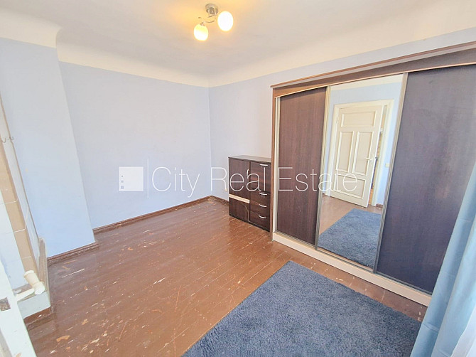 Zeme īpašumā, fasādes māja, ieeja no ielas, ir lifts, lodžija, logi vērsti uz pagalma pusi, Rīga - foto 12