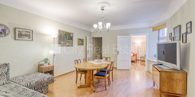 Fasādes māja, slēgts pagalms, vieta automašīnai, ieeja no pagalma, kāpņu telpa pēc Rīga - foto 3