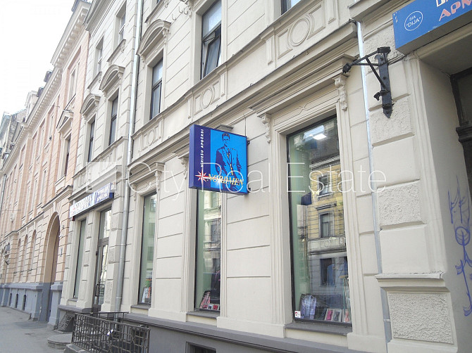 Fasādes māja, slēgts pagalms, vieta automašīnai, ieeja no pagalma, kāpņu telpa pēc Rīga - foto 20