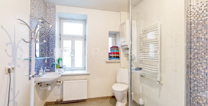 Fasādes māja, slēgts pagalms, vieta automašīnai, ieeja no pagalma, kāpņu telpa pēc Rīga - foto 16