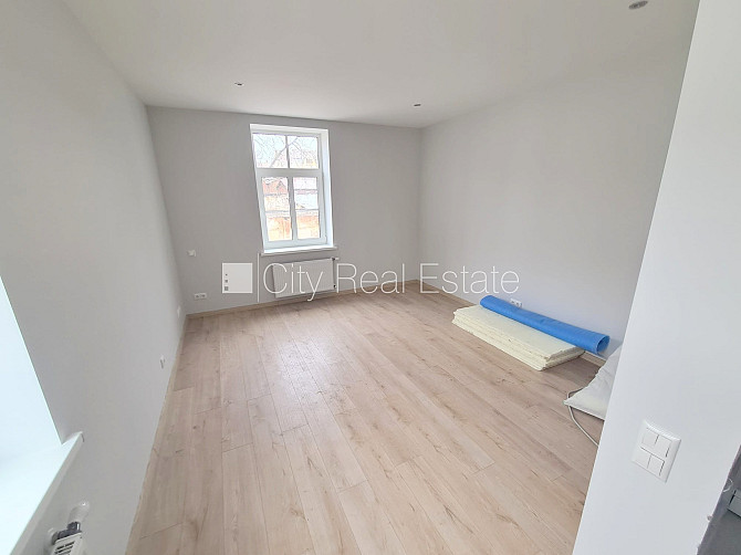 Zeme īpašumā, fasādes māja, renovēta māja, slēgts pagalms, ieeja no pagalma, kāpņu telpa Rīga - foto 3