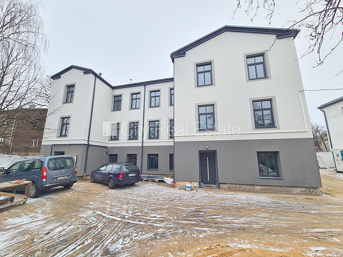 Zeme īpašumā, fasādes māja, renovēta māja, slēgts pagalms, ieeja no pagalma, kāpņu telpa Rīga - foto 10